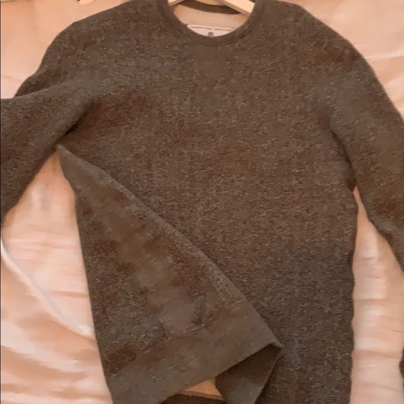 Lightly used crew neck RC sweater - Picture 3 of 3